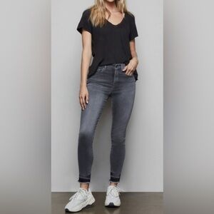 NWT Good American Good Legs Crop Skinny Jeans Gray Wash Distressed Hem Sz 2/26
